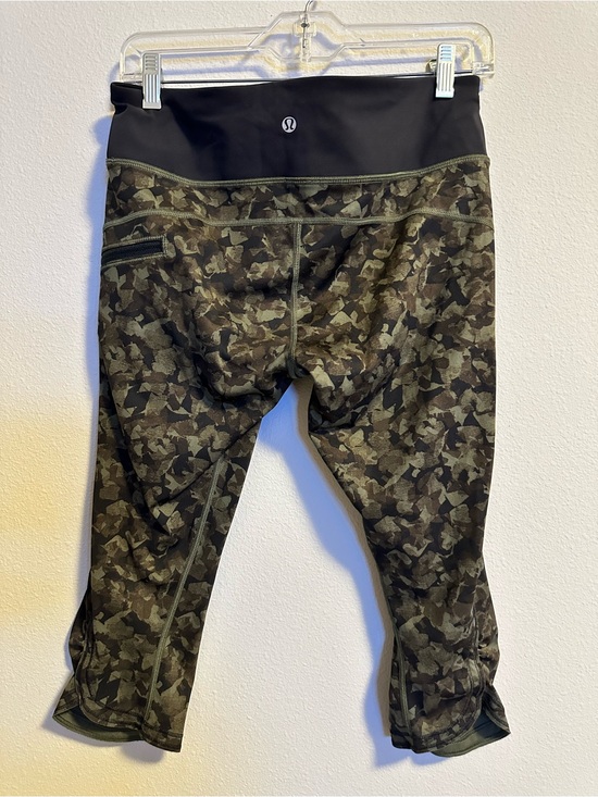 lululemon athletica Pants - Lululemon Capri Leggings Size 8 Green Camo Crop Pants High Rise Pocket Athletic